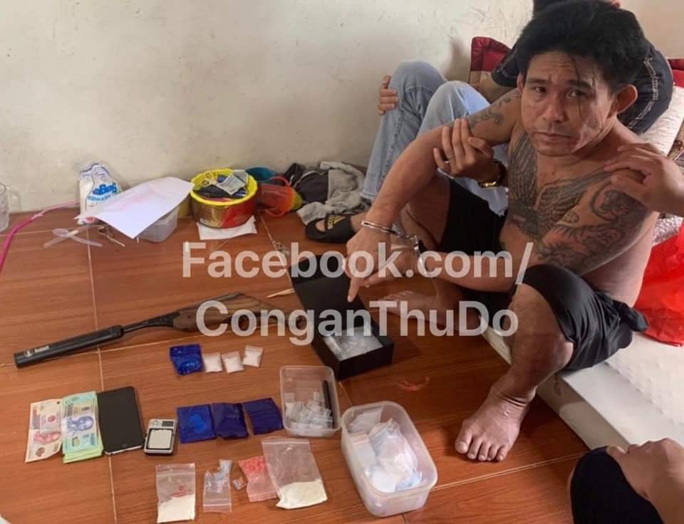  5. Hai bố con rủ nhau mua bán trái phép chất ma túy: Ngày 29/10, Công an huyện Đông Anh, Hà Nội đã ra quyết định khởi tố vụ án, khởi tố bị can và tạm giam đối với Nguyễn Văn Hạnh (SN 1969, ở xã Tiên Dương, huyện Đông Anh) và Nguyễn Cảnh Minh (SN 1993, con trai Hạnh) về tội “Mua bán trái phép chất ma túy”. Mở rộng điều tra, Công an huyện Đông Anh xác định, người bán ma túy cho hai đối tượng trên là Nguyễn Văn Hạnh (SN 1969, trú tại xã Tiên Dương, huyện Đông Anh).