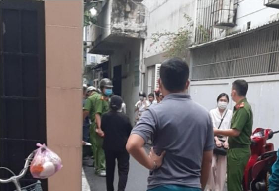  4. Sát hại người phụ nữ 64 tuổi, đốt nhà phi tang: Ngày 29/10, Công an TP HCM đã phối hợp với Công an quận Phú Nhuận bắt giữ đối tượng tình nghi có liên quan đến vụ giết người, đốt nhà phi tang trên địa bàn phường 3, quận Phú Nhuận. Danh tính đối tượng là Đỗ Xuân Quỳnh (32 tuổi). Đối tượng Quỳnh bị tình nghi liên quan tới vụ sát hại bà N.T.N. (64 tuổi, trú tại phường 3, quận Phú Nhuận) rồi đốt nhà phi tang xác. 