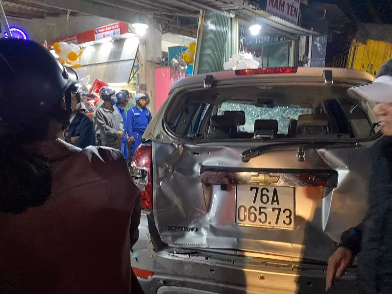 Hien truong vu hai o to lao vao nha dan khien 3 nguoi tu vong