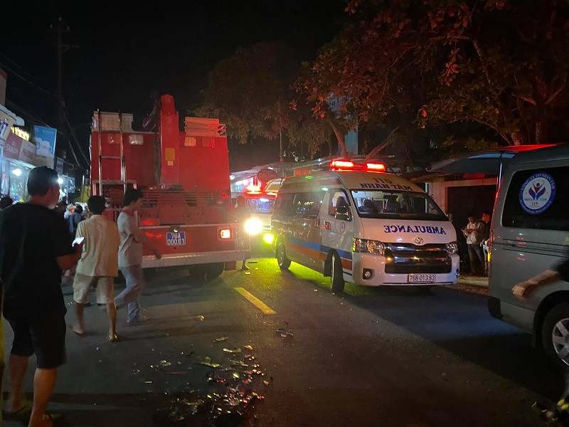 Vụ tai nạn trên khiến 2 người tử vong tại chỗ (nạn nhân được xác định là Đinh Văn Trăng SN 1978 và 1 người chưa rõ danh tính).