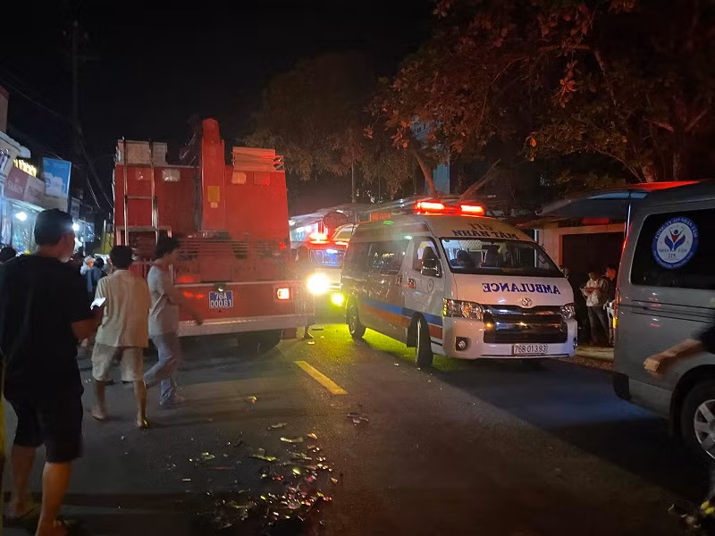 Vụ tai nạn trên khiến 2 người tử vong tại chỗ (nạn nhân được xác định là Đinh Văn Trăng SN 1978 và 1 người chưa rõ danh tính).