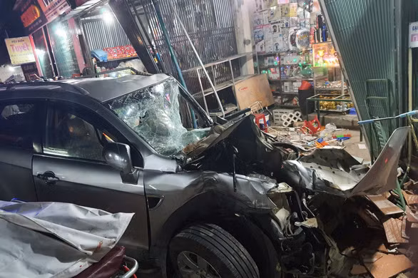 4 người bị thương gồm: Bùi Thị Kim Liên (SN 1984); Bùi Thị Lý (SN 1958); Lê Thị Thi (SN 1973), cả 3 đều ở thôn An Hội Nam 1, xã Nghĩa Kỳ và tài xế ô tô con (chưa rõ danh tính).