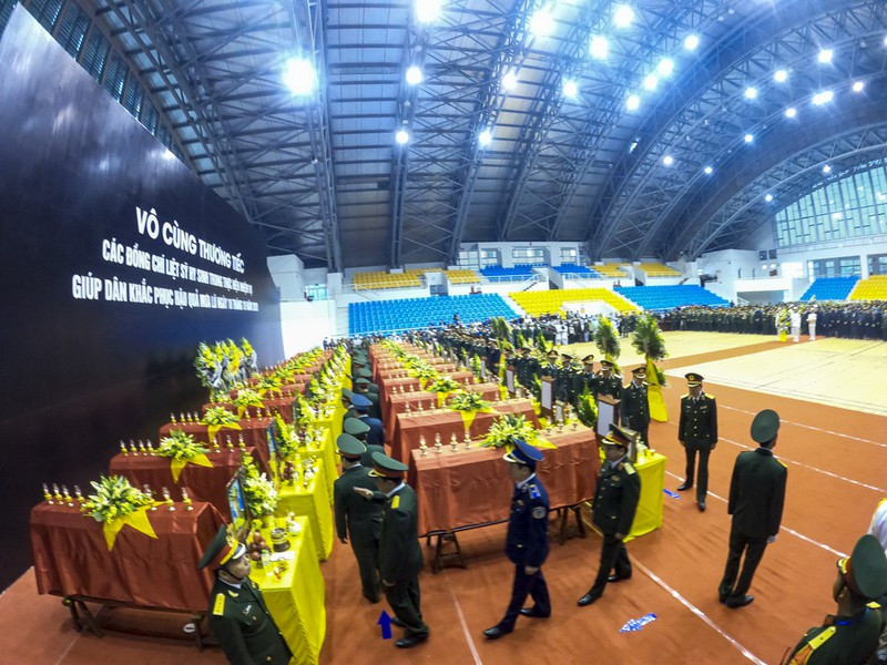 Lễ truy điệu diễn ra từ 10h- 11h, sau đó các liệt sĩ sẽ được đưa về án táng ở địa phương. Ảnh: Pháp luật TP HCM. 