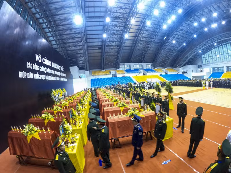 Lễ truy điệu diễn ra từ 10h- 11h, sau đó các liệt sĩ sẽ được đưa về án táng ở địa phương. Ảnh: Pháp luật TP HCM. 