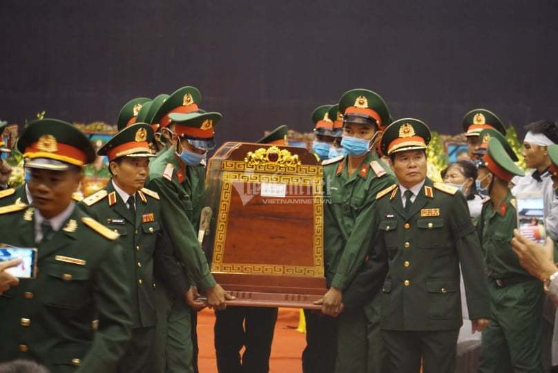 Tien dua 22 can bo, chien si hy sinh o Quang Tri-Hinh-24