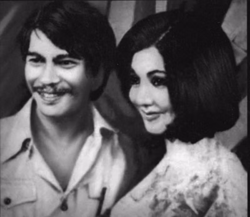 Theo giới giang hồ, sau ngày giải phóng 30/4/1975, Lệ Hải lấy một thiếu tá chế độ cũ rồi xuất cảnh. Trong một lần ân ái, ông này bị thượng mã phong và Lệ Hải một mình lầm lũi trong chuỗi ngày cô độc ở Anh. "Yêu nữ" Lệ Hải và "người tình chớp nhoáng" Đại Cathay. Ảnh tư liệu.