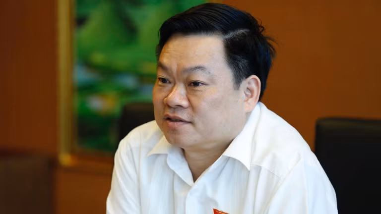 Ông Hoàng Duy Chinh sinh năm 1968, quê quán ở xã Nam Cường, huyện Chợ Đồn, tỉnh Bắc Kạn.