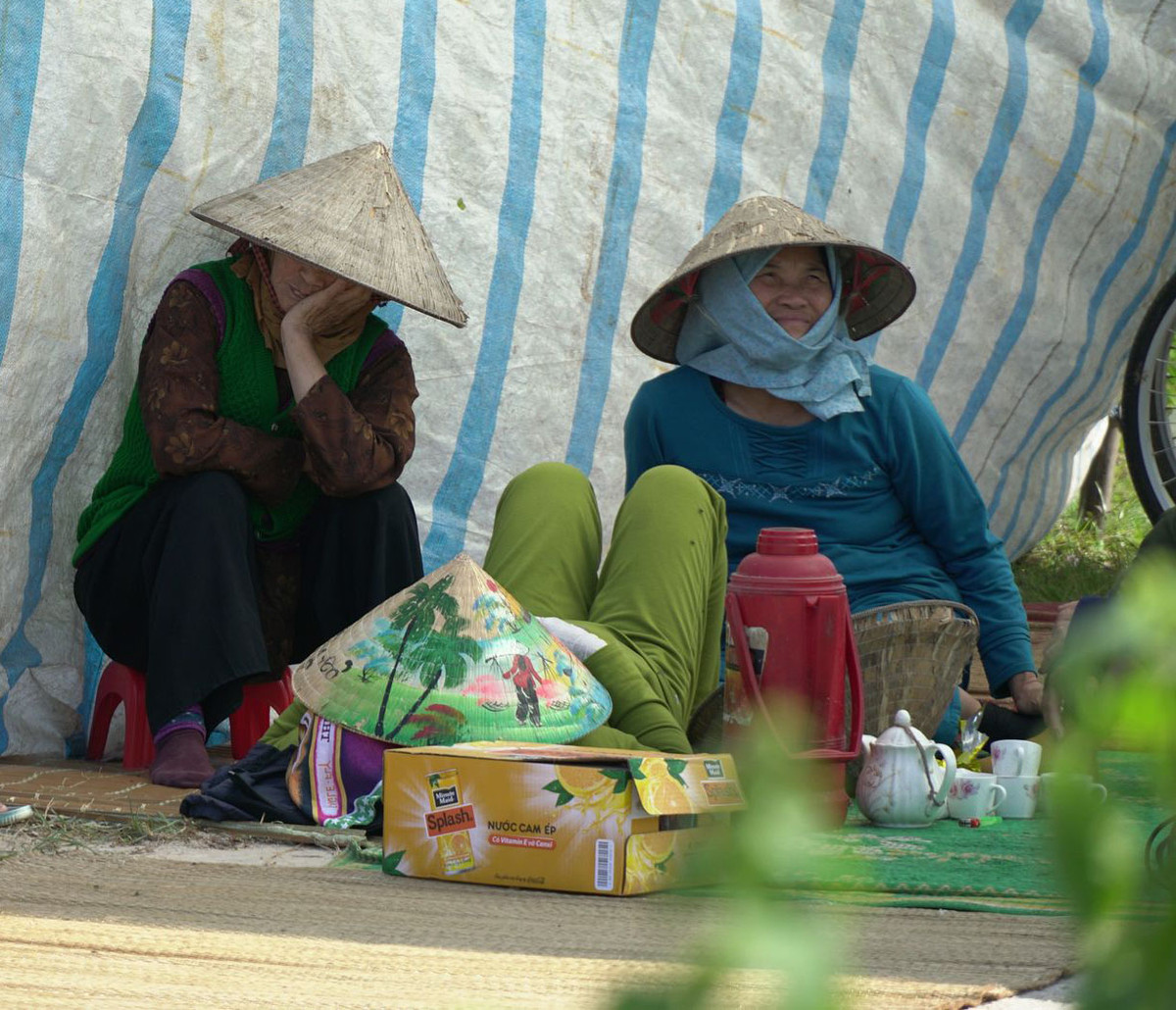 Đối với huyện Sóc Sơn, Phó Chủ tịch UBND TP Nguyễn Thế Hùng yêu cầu UBND huyện chỉ đạo các đơn vị bảo đảm trật tự an toàn chính trị xã hội trên địa bàn. Tập trung giải quyết đối với các trường hợp giải phóng mặt bằng, phối hợp bàn giao đất chuyên dùng, đất mương; xã vận động tuyên truyền chưa đồng thuận, chấp hành các quy định của pháp luật của Nhà nước. 