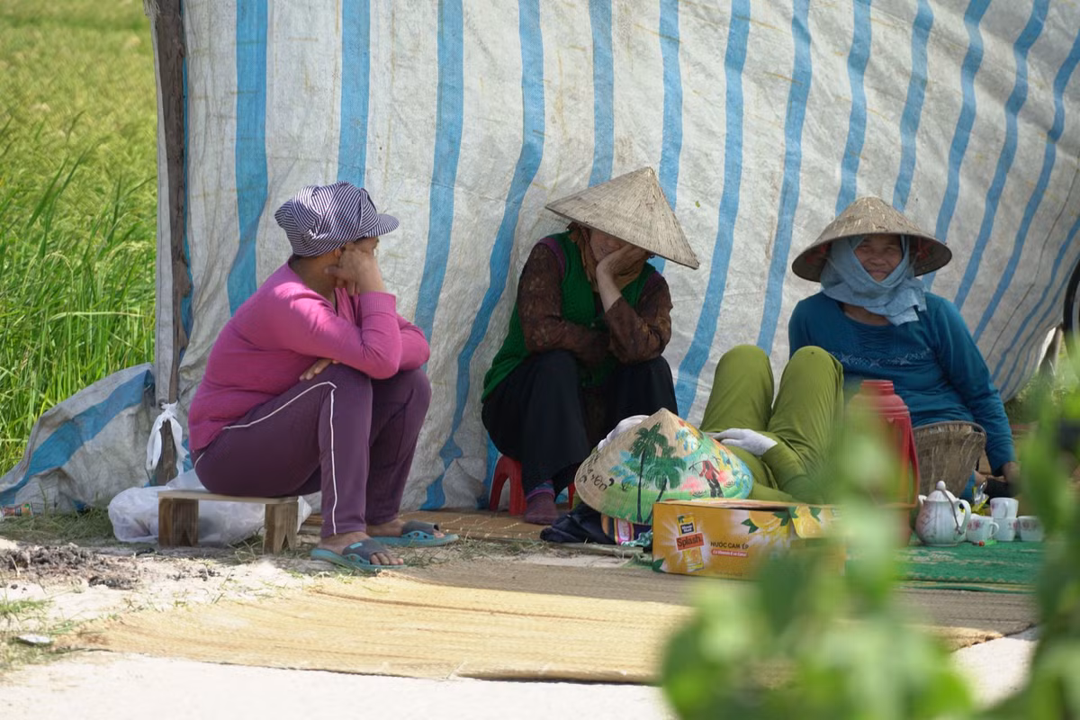 Ong Chung bi bat, vu bai rac Nam Son bo ngo, dan lai chan xe rac