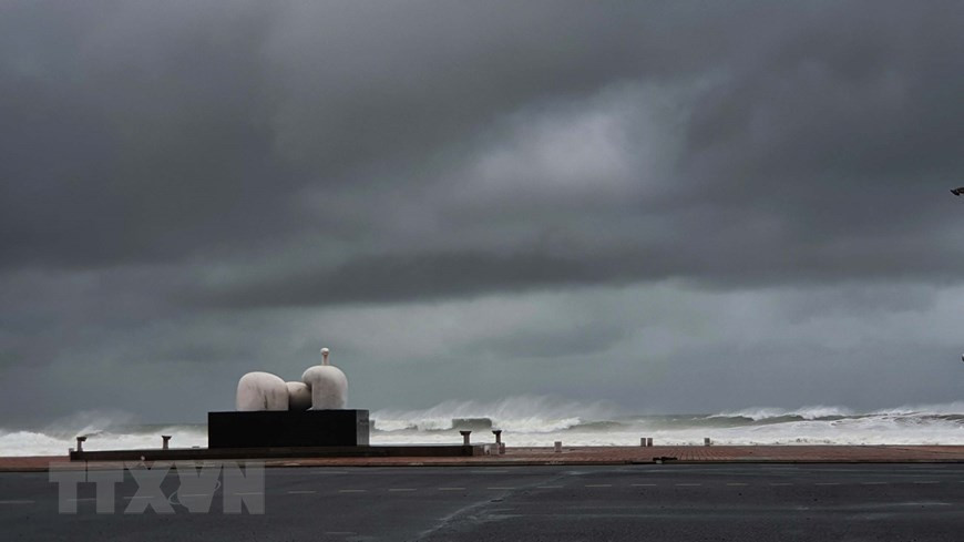 Can canh bao so 9 ap sat cac tinh mien Trung, 2 nguoi chet