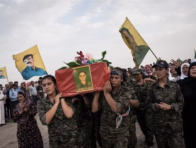 Họ đã hy sinh trong cuộc chiến chống IS, giờ đây nữ chiến binh người Kurd lại đoàn kết sẵn sàng chống lại sự can thiệp từ Thổ Nhĩ Kỳ.