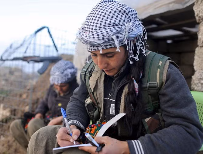 Đây là vùng có vị trí chiến lược quan trọng đối với IS vì nó liên kết các khu vực mà IS kiểm soát ở Syria với nước láng giềng Iraq.