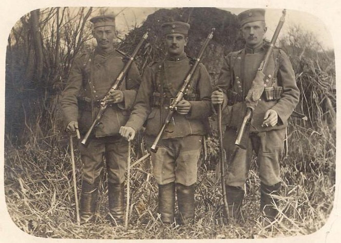 Đây là khẩu súng trường tiêu chuẩn được sử dụng và cấp phát cho Quân đội Đức từ năm 1898 tới năm 1935, sau đó khẩu súng này được thay thế bởi khẩu Karabiner 98kurz (K98). Nguồn ảnh: Pinterest.