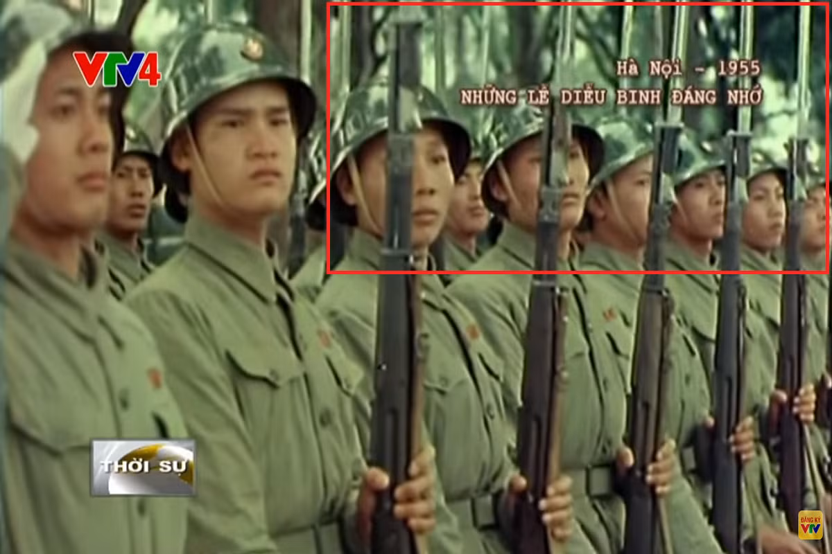 Cùng với những thước phim màu quý giá ghi lại lễ duyệt binh năm đó, có thể dễ dàng nhận ra khẩu súng trường được trang bị cho Quân đội Nhân dân Việt Nam khi đó chính là Gewehr 98 một mẫu súng trường do Đức chế tạo. Điều này một phần nào đó được chứng minh thông qua mẫu lưỡi lê đặc trưng dành cho Gewehr 98 là Seitengewehr 98/05 (trong vòng tròn đỏ). Nguồn ảnh: VTV.
