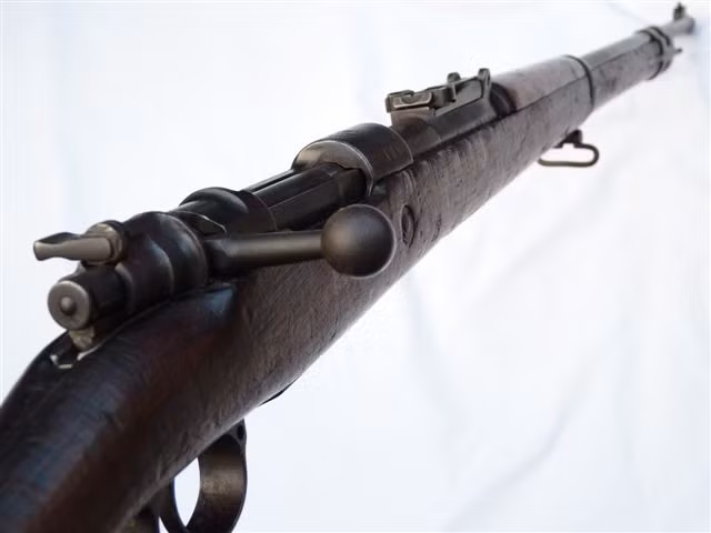 Đây là khẩu súng được kết hợp thành công bởi nhiều khái niệm kỹ thuật trong cơ chế nạp đạn từng viên, chính vì điều này các quốc gia như Anh, Nhật và cả Mỹ cũng đã nghiên cứu về Gewehr 98 để cải thiện các dòng súng trường của mình. Nguồn ảnh: Pinterest. 