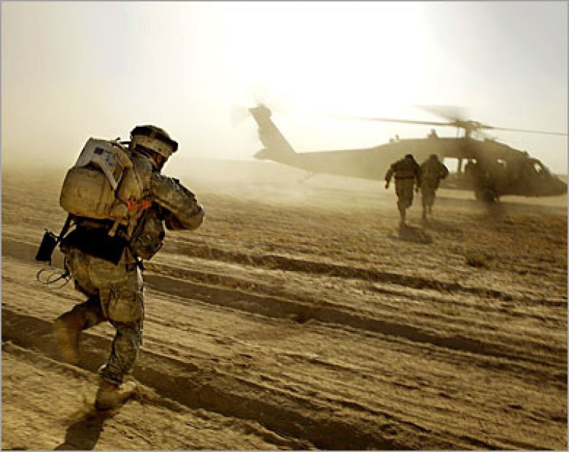 Nguồn tin địa phương cho hay, các trực thăng vũ trang này xuất phát từ đất Thổ Nhĩ Kỳ đã xâm nhập và oanh kích một số vị trí ở vùng ngoại ô của thị trấn Barisha ở vùng nông thôn phía Bắc tỉnh Idlib.