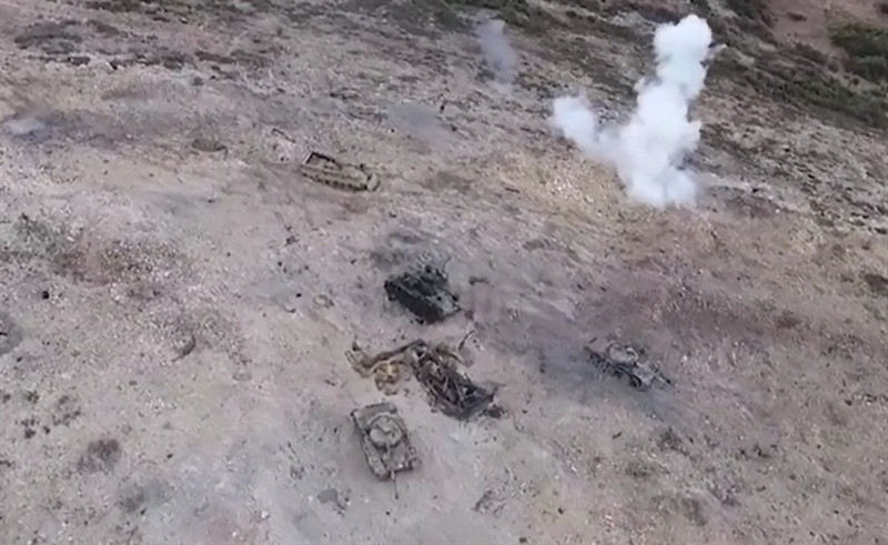 Theo nguồn tin, đã có ít nhất hàng chục binh sĩ chính phủ thiệt mạng và bị thương, nhiều phương tiện và vũ khí bị phá hủy và thu giữ. Đặc biệt, đã có ít nhất 3 chiếc xe bọc thép chiến đấu bị phá hủy tại chỗ và 2 chiếc xe tăng T-62M cũng bị phá hủy trong trận này.