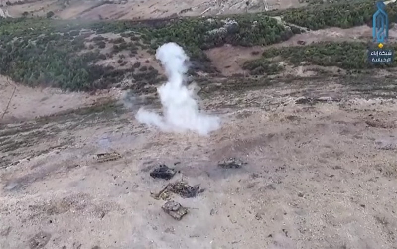 Được biết, trong cuộc chiến chống khủng bố tại Syria, chiến tăng T-62M đã thể hiện xuất sắc hơn cả T-72 khi bị tên lửa chống tăng TOW tấn công nhưng vẫn sống sót ngoạn mục. Bởi đây là biến thể nâng cấp hiện đại của xe tăng T-62 của Nga.