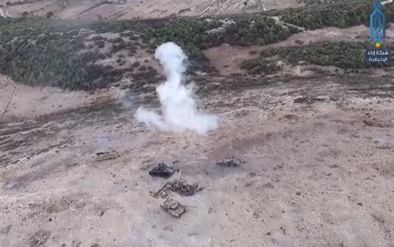 Được biết, trong cuộc chiến chống khủng bố tại Syria, chiến tăng T-62M đã thể hiện xuất sắc hơn cả T-72 khi bị tên lửa chống tăng TOW tấn công nhưng vẫn sống sót ngoạn mục. Bởi đây là biến thể nâng cấp hiện đại của xe tăng T-62 của Nga.