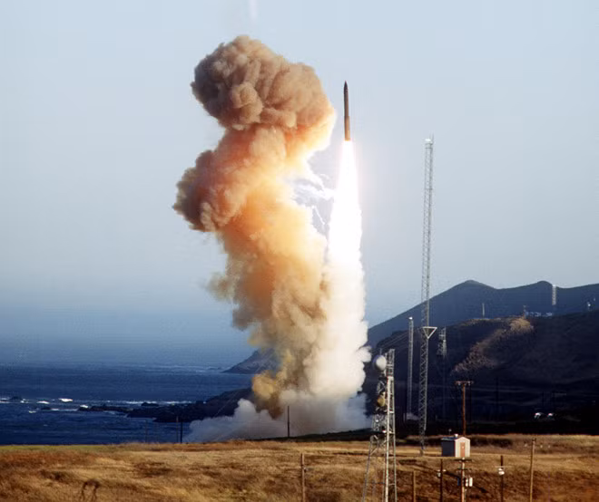 Theo kế hoạch của Không quân Mỹ, ICBM mới sẽ phải đưa vào trực chiến không muộn hơn năm tài chính 2027. ICBM mới được phát triển trong chương trình GBSD, dự kiến sẽ thay thế 450 tên lửa LGM-30G. Những tên lửa mới dự kiến sẽ hoạt động trong nửa thế kỷ - ít nhất là cho đến cuối những năm 2070 và dự kiến chương trình sẽ tiêu tốn 86 tỷ USD (với giá hiện tại).