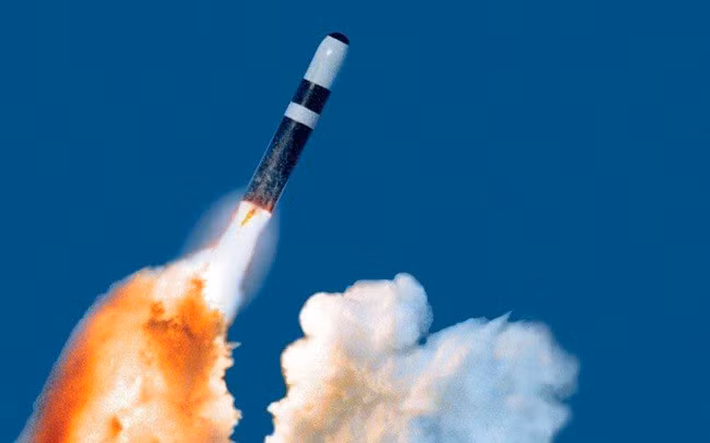 Mặc dù 2 “mũi đinh ba” trên không và trên biển tiến hành thuận lợi, thì “mũi đinh ba” trên bộ lại gặp nhiều khó khăn; mặc dù kế hoạch thay thế Minutemans đã bắt đầu, tuy nhiên để có mẫu tên lửa mới Mỹ phải mất ít nhất 10 năm nữa.