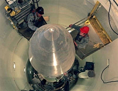 Trong tháng 8 năm 2017, Không quân Mỹ đã ký kết hợp đồng phát triển dự án với hai công ty trên; những tài liệu của hai công ty đã được xem xét vào năm 2018. Việc lựa chọn công ty thắng thầu sẽ diễn ra vào năm 2020 và việc ký kết hợp đồng sản xuất ICBM mới sẽ được tiến hành ngay sau đó.