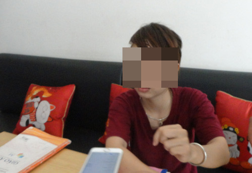 10. Sinh viên luật đọc bài giải từ ngoài vào phòng thi Sáng 4/7, trong buổi thi môn sử, Công an quận Cầu Giấy (Hà Nội) phát hiện và bắt giữ một nhóm đối tượng đang có dấu hiệu giải và đọc bài gửi vào phòng thi ở Hà Nội. Công an quận Cầu Giấy cho biết nhóm đọc lời giải vào phòng thi cho thí sinh là một nữ sinh viên khoa Luật ĐHQG Hà Nội và một nam thanh niên tên 20 tuổi, quê ở Vĩnh Tường, Vĩnh Phúc