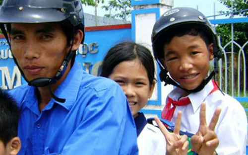 Sau đó, Hào Anh được Trung tâm Bảo trợ xã hội Cà Mau nhận về nuôi dưỡng, tạo điều kiện đi học trở lại, định hướng nghề nghiệp ổn định trong tương lai. Hào Anh được cộng đồng xã hội đặc biệt quan tâm với sự hỗ trợ lên đến hàng tỷ đồng. 