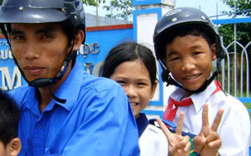 Sau đó, Hào Anh được Trung tâm Bảo trợ xã hội Cà Mau nhận về nuôi dưỡng, tạo điều kiện đi học trở lại, định hướng nghề nghiệp ổn định trong tương lai. Hào Anh được cộng đồng xã hội đặc biệt quan tâm với sự hỗ trợ lên đến hàng tỷ đồng. 