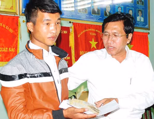 Năm 2014, Hào Anh đủ 18 tuổi, cậu nhận được nguồn tiền hỗ trợ gần 1 tỷ đồng. 