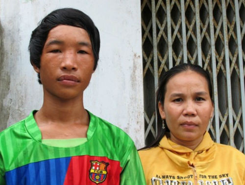 Vào đêm 25/3/2013, khi đang cùng nhóm bạn đi chơi thâu đêm tại tiệm game, Hào Anh bị Công an phường 8 (thành phố Cà Mau) bắt giữ để điều tra hành vi trộm cắp, nhưng sau đó em được giải oan.