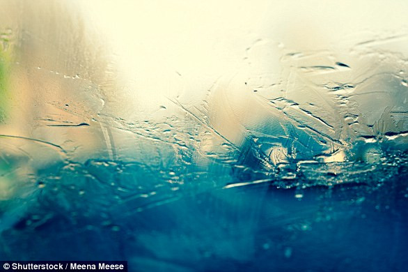 Hiện tượng đóng băng của nước, xảy ra cực chậm đến mức thính giác của con người không thể phát hiện ra. Hiện tượng này có tên làCrizzle.(Nguồn Dailymail)