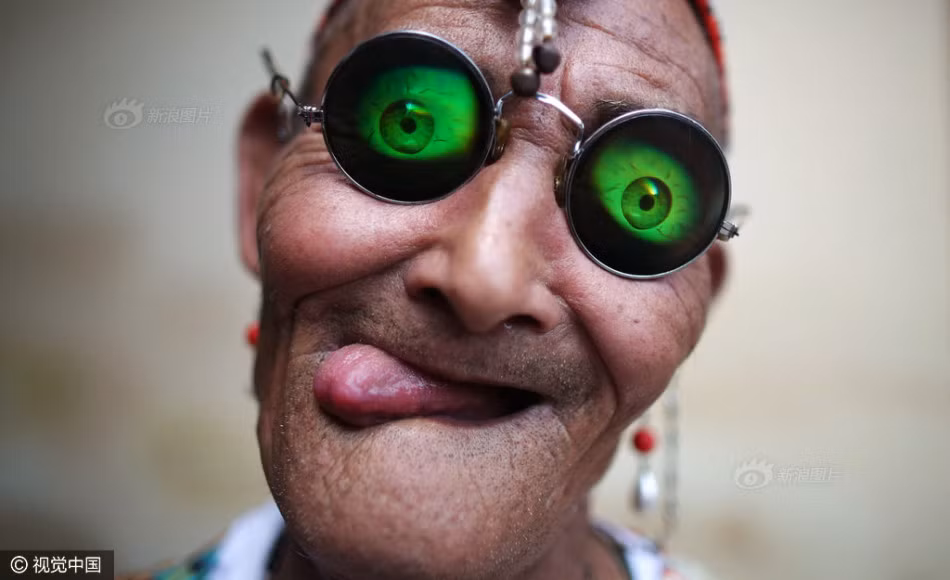 Còn cụ ông Lý Ứng Lai năm nay cũng đã 74 tuổi, trong độ tuổi thất thập cổ lai hi xưa nay hiếm. (Nguồn Sina)