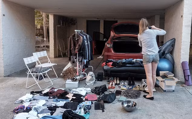 Gần đây, một nữ sinh viên đến từ Melbourne, Australia đã nổi tiếng trên mạng nhờ gian hàng bán đồ của bạn trai cũ và đồ của bạn trai cũ tặng. (Nguồn Sina)