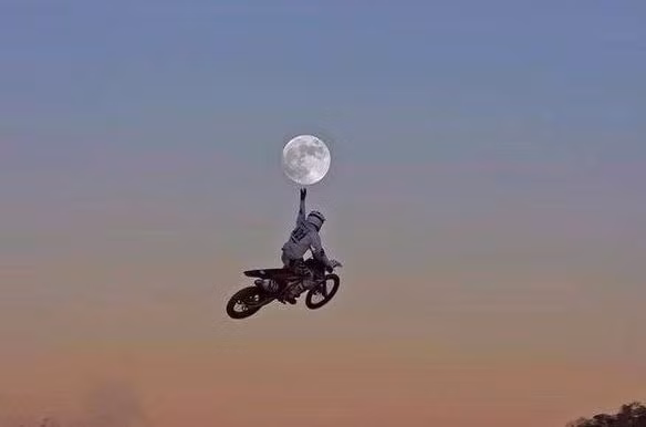 Thủ thuật chụp ảnh vật thể ở xa và làm cho nó xuất hiện gần hơn bằng cách sử dụng người hoặc vật ở tiền cảnh luôn luôn là một trong những thủ thuật thích hợp nhất để cho ra đời bức ảnh ấn tượng. (Nguồn Boredomtherapy)