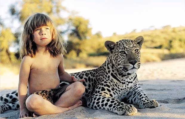 Mặc dù chơi chung với rất nhiều loài động vật hoang dã khác nhau nhưng Tippi chẳng làm mất lòng bất cứ loài động vật nào cả. Dường như giữa cô bé và những người bạn động vật có sự kết nối kỳ diệu, có thể thấu hiểu lẫn nhau. (Nguồn Boredomtherapy)