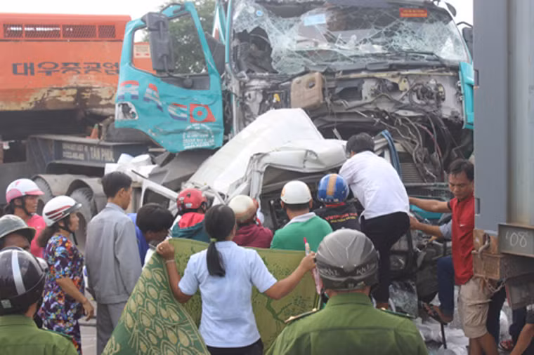 Tài xế tử vong ngay tại hiện trường.