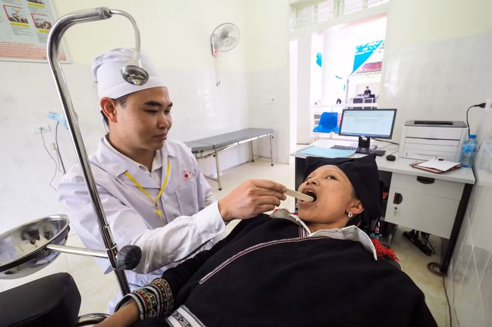 Chăm sóc sức khỏe cho người dân ở vùng cao, xã Chiềng Yên, huyện Vân Hồ, tỉnh Sơn La (Nguồn: EU Health Facility Vietnam)