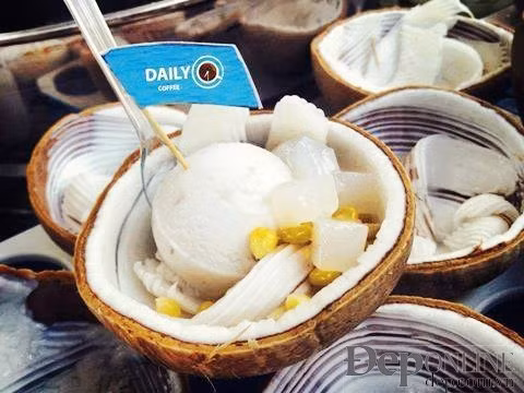 Kem dừa Thái Lan theo công thức đặc biệt của Daily cũng là món đáng tiếc nếu bạn bỏ qua. Địa chỉ: 11B Lê Hồng Phong, phường 4, Đà Lạt.