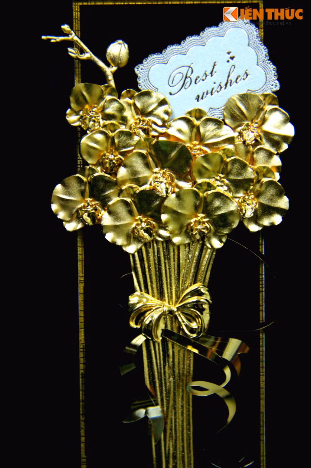 Chính vì vậy giá của bộ tranh hoa 3D mà vàng này rơi vào khoảng 10.000.000 đến 15.000.000 đồng/bộ...