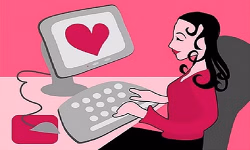 “Muon hinh van trang” manh khoe lua tinh qua Facebook