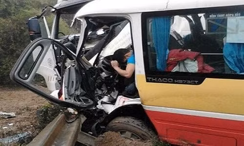 Vu xe buyt doi dau xe tai: Co dau hieu tai xe lan lan