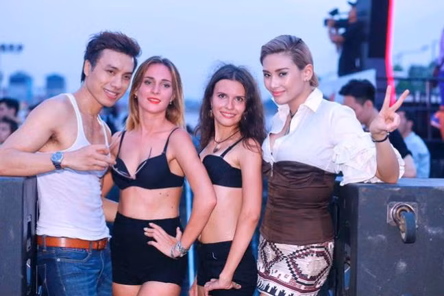 To bat thuong vong 2 cua sieu mau Vo Hoang Yen-Hinh-2