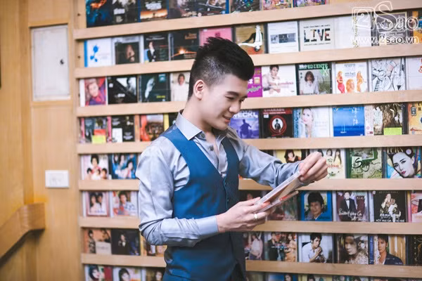 Ngoài việc "không đi siêu xe, không dùng đồ hiệu, người sẽ kế nhiệm gia sản của bầu Hiển còn chia sẻ rằng: Anh không cần chân dài, khoái dùng xe máy, mua hàng sale off và ăn quán vỉa hè. Đỗ Quang Vinh tiết lộ: "Ngoài những món đồ hiệu như đồng hồ, thắt lưng được bố tặng như một phần thưởng khi đạt được thành công nào đó, còn trang phục đồ dùng của em đều bình thường".