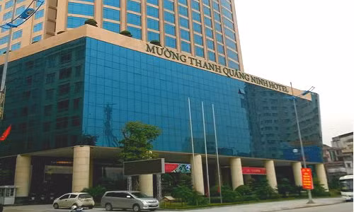 Chính vì sự buông lỏng trong quản lý nên khách sạn Mường Thanh Quảng Ninh đã được khánh thành ngày 30/12/2013, thế nhưng giấy phép xây dựng lại được cấp ngày 4/2/2015. Điều này cho thấy, việc coi thường pháp luật, sai phạm của công trình khách sạn của đại gia Lê Thanh Thản đã được các Sở, ban, ngành tỉnh Quảng Ninh chạy theo hợp thức hóa. Ảnh: Internet.