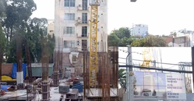  6. Dự án Mường Thanh Sài Gòn Cuối năm ngoái, dự án Mường Thanh Sài Gòn tại địa chỉ 8A, Mạc Đĩnh Chi, P.Bến Nghé, Q.1, TP.HCM cũng đã bị đình chỉ thi công. Theo thông tin UBND P.Bến Nghé cung cấp cho báo chí, ngày 2/1/2013 UBND TP.HCM cấp giấy chứng nhận quyền sử dụng 1.282m2 đất cho DNTN Xây dựng số 1 tỉnh Điện Biên để xây dựng cơ sở sản xuất kinh doanh. Ảnh: Thanh niên.
