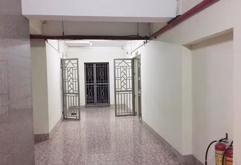 Quy hoạch chi tiết được phê duyệt nhà CT1 và Trung tâm thương mại cao 25 tầng. Thực tế xây cao 25 tầng và xây thêm tầng áp mái; phần xây thêm đã được chia thành căn hộ. Nhà CT2 và CT3: Quy hoạch chi tiết được phê duyệt nhà CT2 và CT3 cao 21 tầng. Thực tế xây cao 21 tầng và xây thêm tầng áp mái; phần xây thêm đã được chia thành căn hộ. Nhà CT4: quy hoạch chi tiết được phê duyệt nhà CT4 cao 33 tầng, thực tế xây cao 34 tầng và xây thêm tầng áp mái; phần xây thêm đã được chia thành căn hộ. Ảnh: VOV.