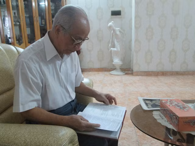 Chuyen tinh dep kho tin: Cap uyen uong 80 tuoi van giu duoc lua-Hinh-2