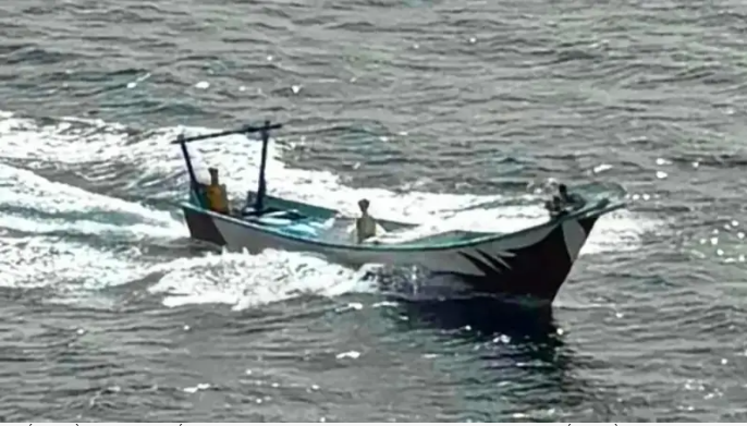 Không phải tất cả các cuộc tấn công của xuồng cảm tử không người lái của Houthi đều thành công, có một số không thể tiếp cận mục tiêu vì lý do kỹ thuật. Ví dụ, vào tháng 1 năm nay, một trong những chiếc xuồng cảm tử không người lái của Houthi đã được tìm thấy trong tình trạng vẫn hoạt động tốt ở bờ phía tây của eo biển Bab el-Mandeb. Các chuyên gia nước ngoài đã vô hiệu hóa nó và nghiên cứu cẩn thận để xác định tất cả các đặc điểm của mối đe dọa đó.