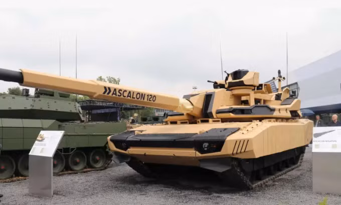 Tại triển lãm Paris Eurosatory 2024, Công ty liên doanh Pháp - Đức đã giới thiệu xe tăng Leclerc Evolution thế hệ mới được trang bị tháp pháo cấu hình thấp với pháo ASCALON 120 mm, cũng như tháp pháo ARX 30 để chống lại UAV.